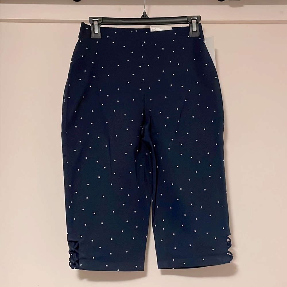 3/$18 🌺 NWT! Navy Capris with White Stars, women SP